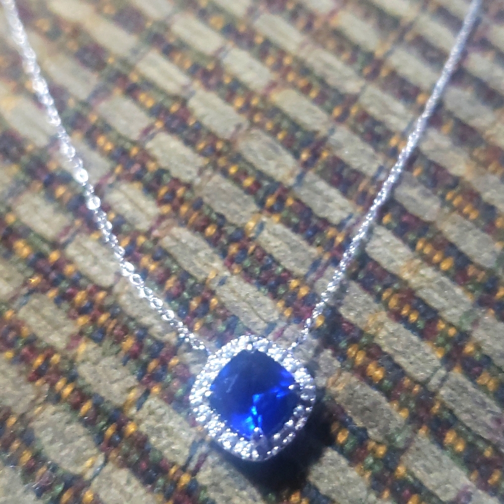 Beautiful 10k necklace blue Sapphire with diamonds